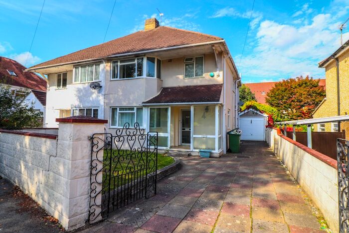 4 Bedroom Semi-Detached House To Rent In Grosvenor Close, Southampton, SO17