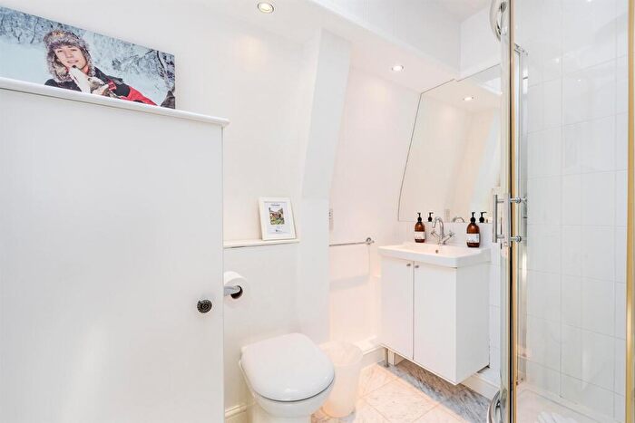 1 Bedroom Maisonette To Rent In Redcliffe Mews, Chelsea, SW10