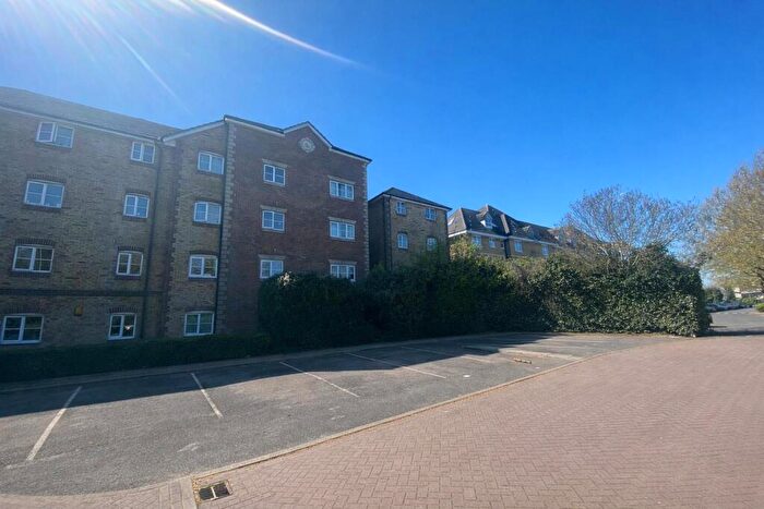 2 Bedroom Flat To Rent In Harrisons Wharf Purfleet, RM19