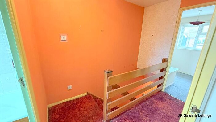 3 Bedroom End Of Terrace House For Sale In Kingsmead, Cheshunt, EN8