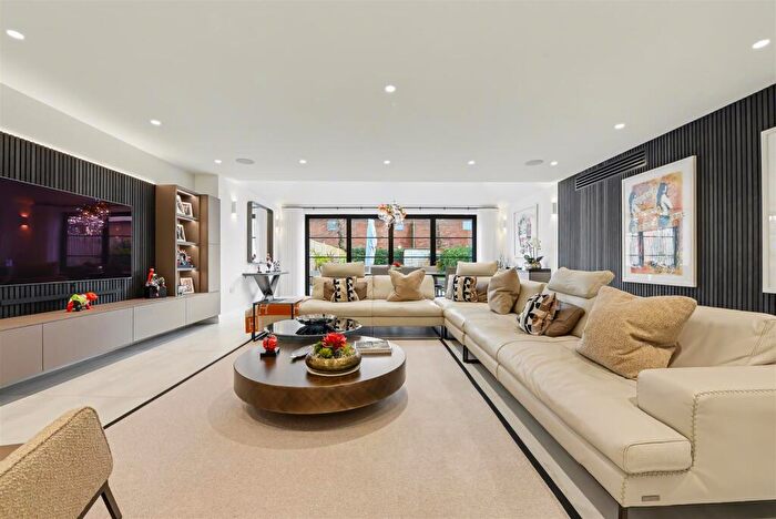 4 Bedroom House For Sale In Windermere Avenue, Finchley, London, N3