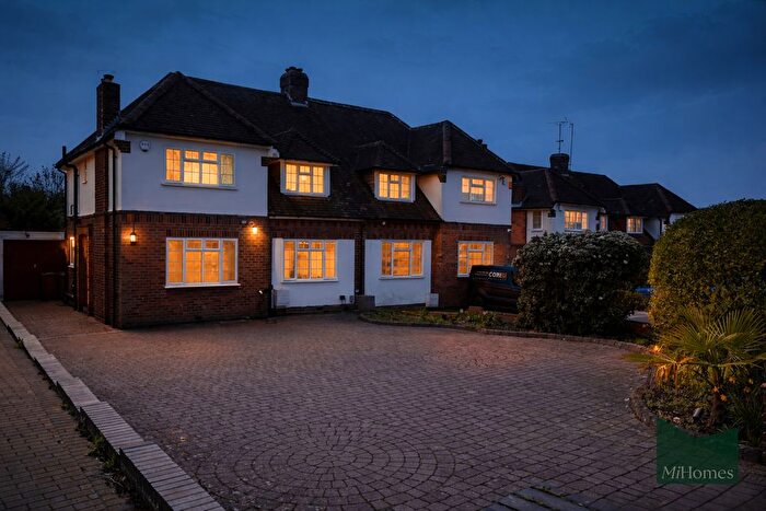 3 Bedroom Semi-Detached House For Sale In Billy Lows Lane, Potters Bar, EN6