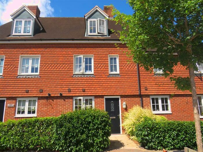 4 Bedroom House To Rent In Brookfield Drive, Horley, RH6