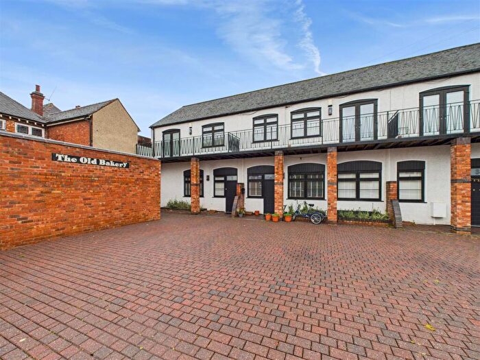 2 Bedroom End Of Terrace House To Rent In Dunsmore Avenue, Rugby, CV22