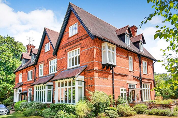 2 Bedroom Flat For Sale In Clevemede, Goring, Reading, RG8