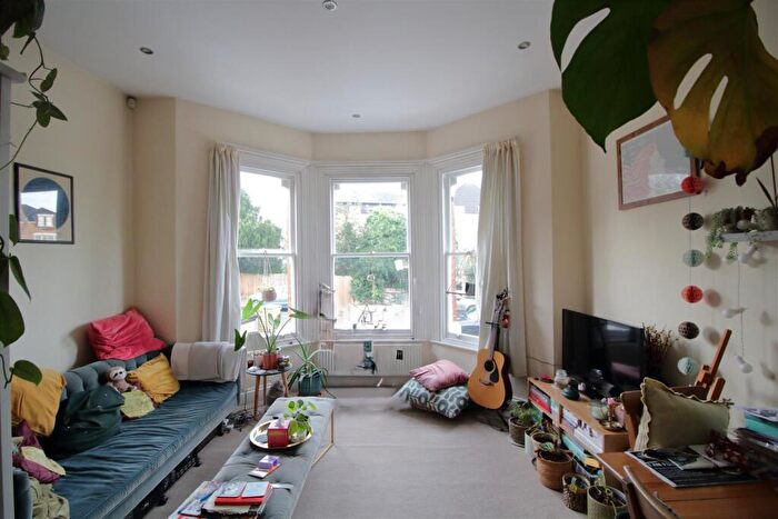 2 Bedroom Flat To Rent In Culverden Road, Balham, SW12
