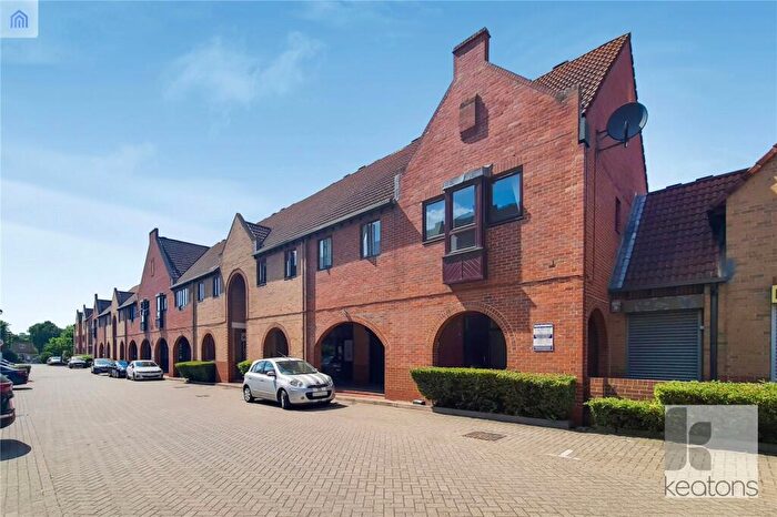 Flat To Rent In Amsterdam Road, Isle Of Dogs, London, E14