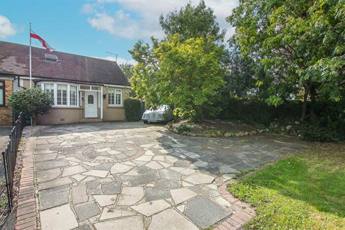 3 Bedroom Semi-Detached House For Sale In Chelmsford Road, Shenfield, Brentwood, CM15