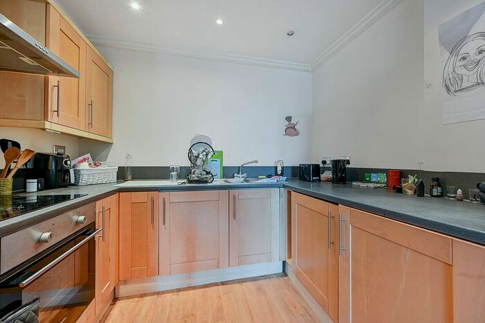 2 Bedroom Flat For Sale In Victoria Road, North Acton, London, W3