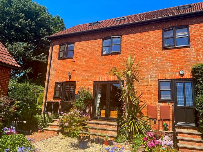 3 Bedroom End Of Terrace House For Sale In St. Johns Farm Mews, Exmouth, Devon, EX8