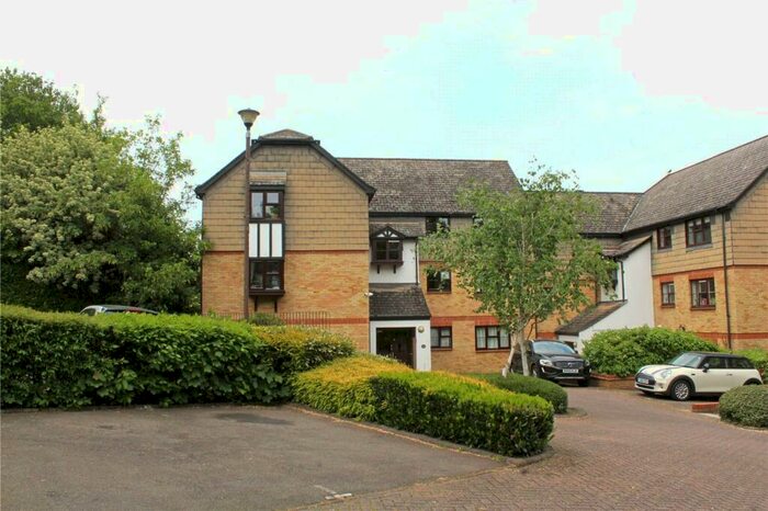 2 Bedroom Apartment To Rent In Chiltern Court, Pages Hill, Muswell Hill, N10