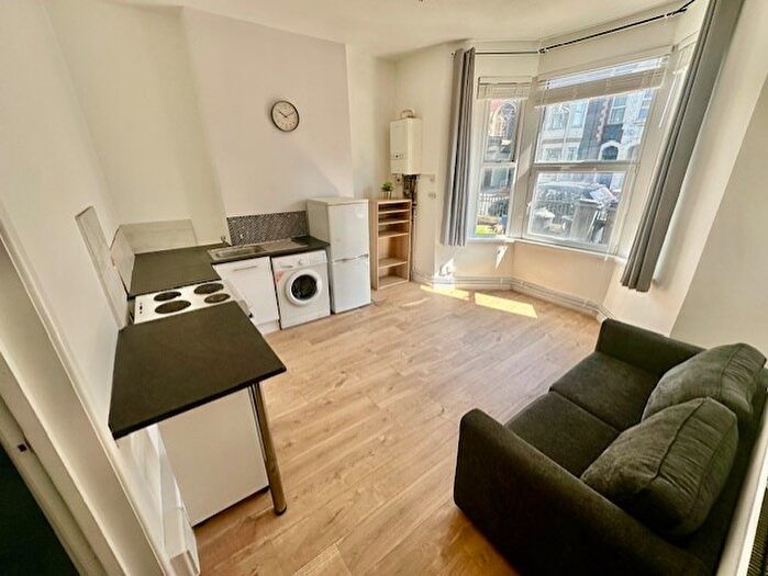 1 Bedroom Flat To Rent In Piercefield Place, Cardiff, CF24