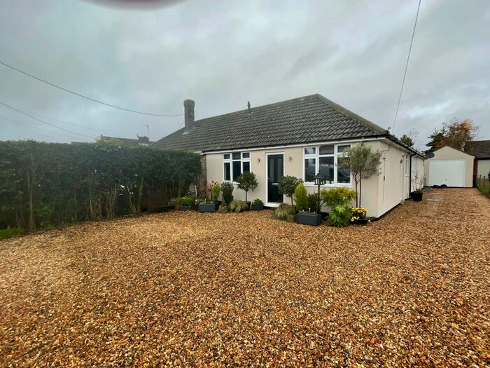 3 Bedroom Semi-Detached Bungalow For Sale In Avenue Road, Rushden, NN10