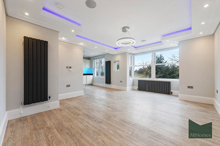 4 Bedroom Flat To Rent In Broomfield Avenue, N13