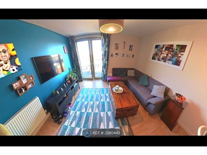 2 Bedroom Flat To Rent In Katherine Close, London, N4