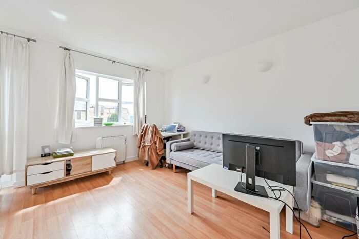 2 Bedroom Flat To Rent In Observatory Mews, , Canary Wharf, London, E14