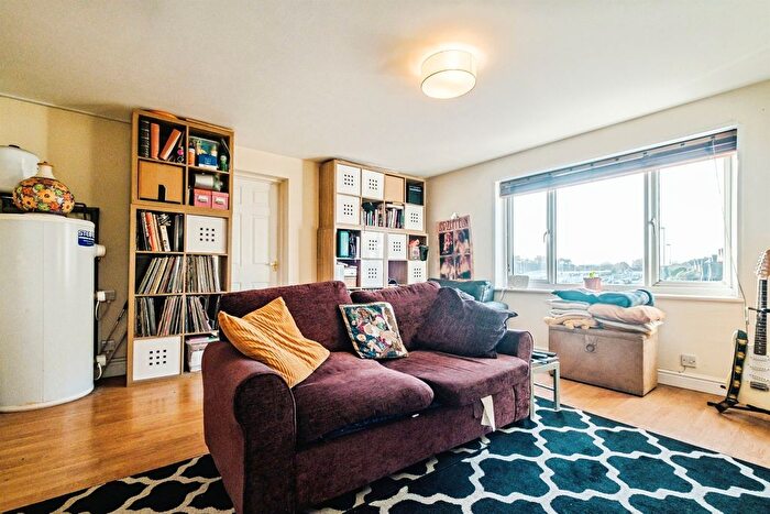 1 Bedroom Flat For Sale In North Road, Lancing, BN15