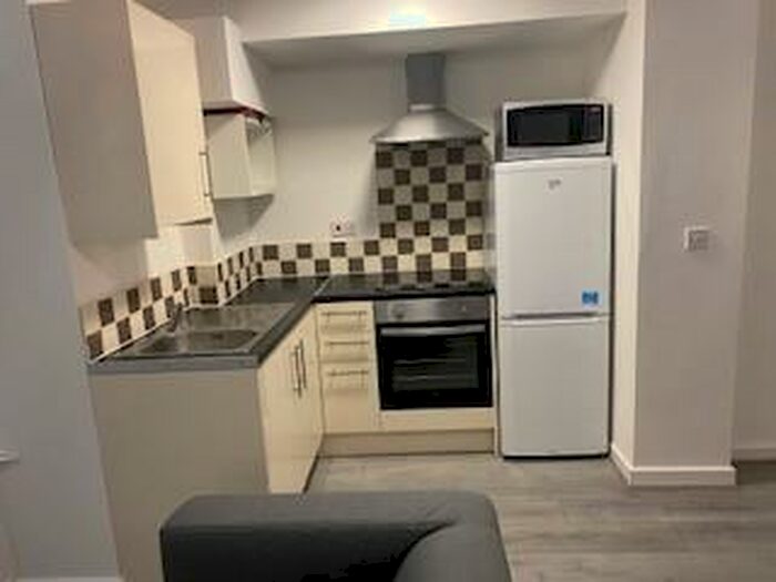 Studio To Rent In Greenheys Road, L8