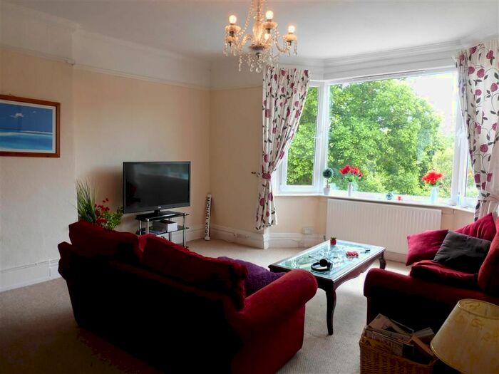 2 Bedroom Flat To Rent In Youngs Park Road, Paignton TQ4