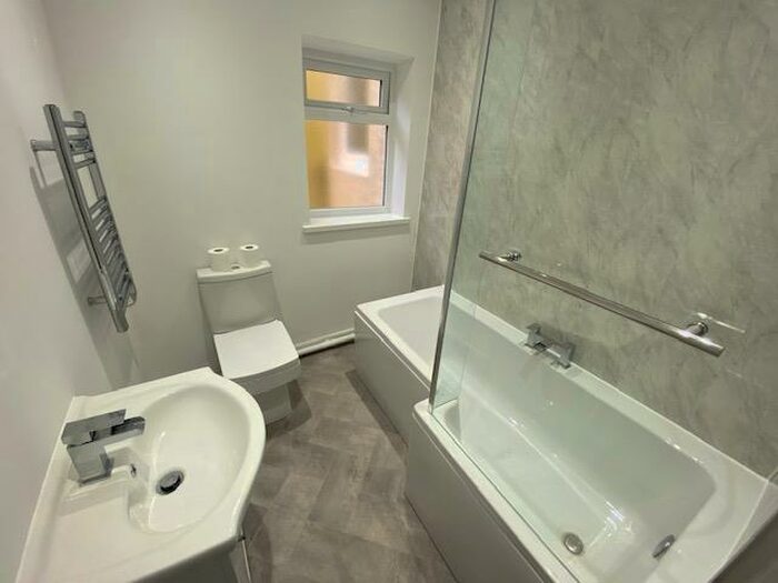 2 Bedroom Apartment To Rent In Pontygwaith, Ferndale, CF43