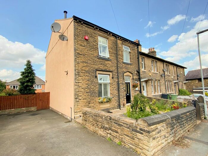 4 Bedroom End Of Terrace House To Rent In Woodside Road, Huddersfield, HD4