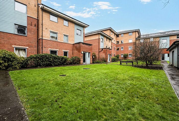2 Bedroom Flat For Sale In Jackwood Way, Tunbridge Wells, Kent, TN1