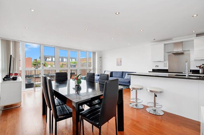 3 Bedroom Flat To Rent In Albert Street, Camden, NW1