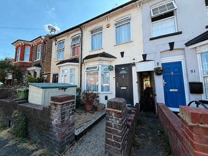 2 Bedroom Terraced House For Sale In Princes Street, Dunstable, LU6