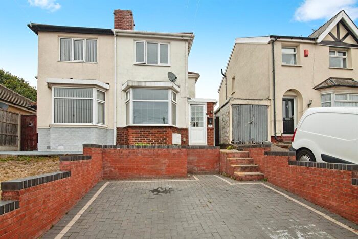 3 Bedroom Semi-Detached House For Sale In Marsh Lane, West Bromwich, B71
