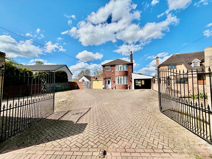 3 Bedroom Detached House For Sale In Folksworth Road, Norman Cross, Peterborough, PE7