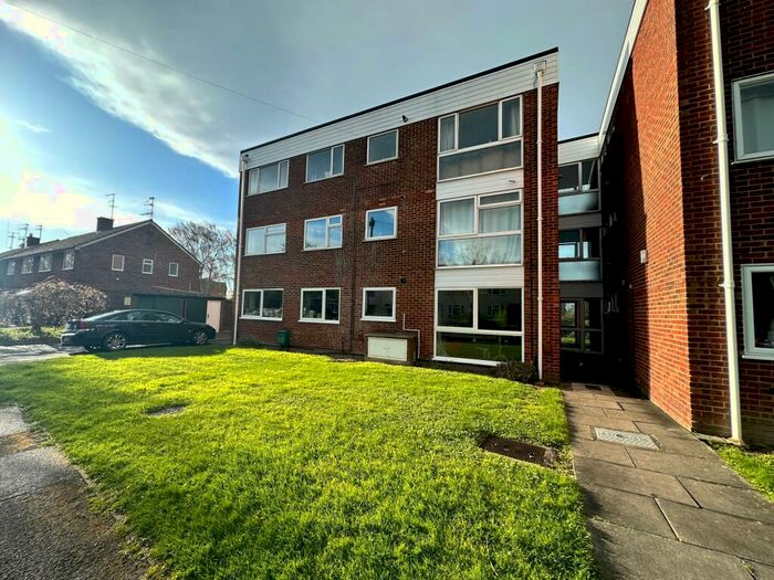 2 Bedroom Property To Rent In Howard Court, Howard Road, CB5