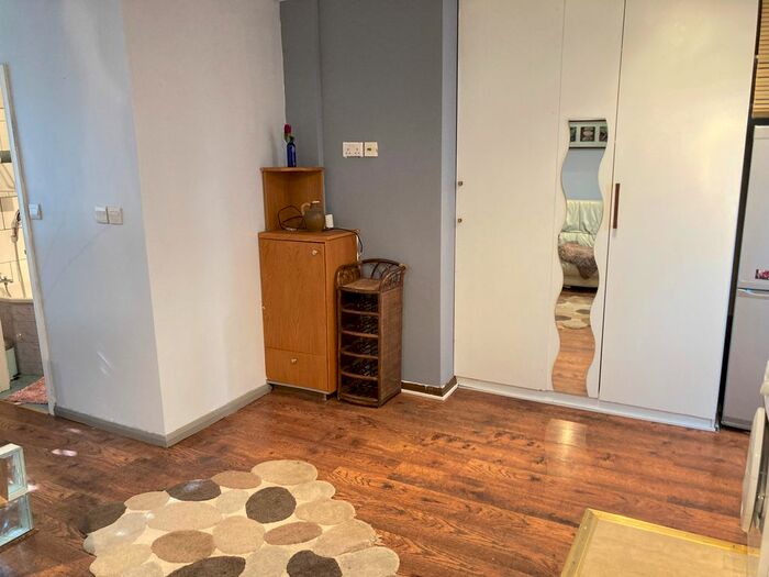 1 Bedroom Flat To Rent In Very Near Brentwick Gardens Area, South Ealing Brentford Borders, TW8