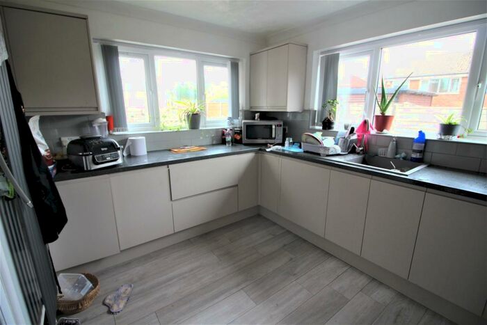 3 Bedroom Detached House To Rent In Brandlesholme Road, Bury, BL8