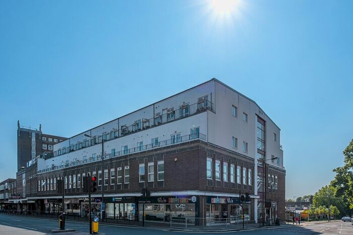 3 Bedroom Flat To Rent In Church Road, Stanmore, HA7