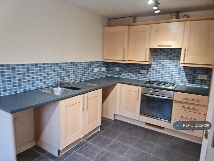 4 Bedroom Semi-Detached House To Rent In Pavior Road, Nottingham, NG5