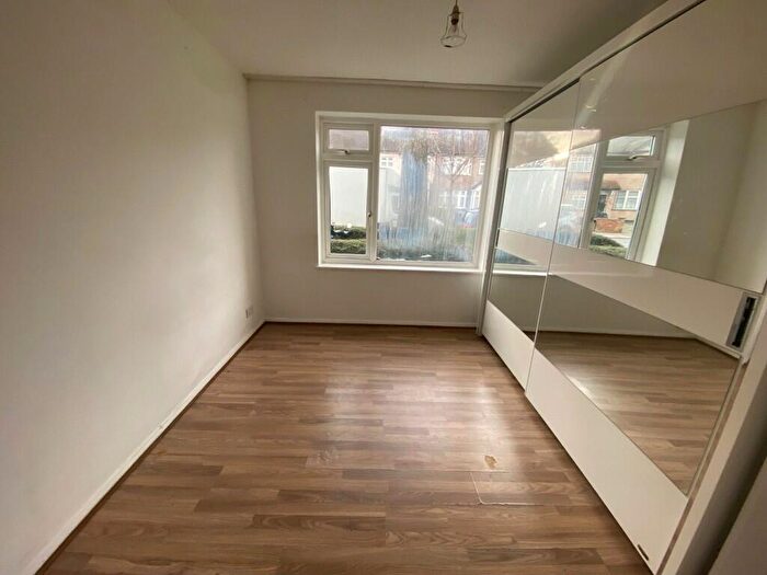 2 Bedroom Flat To Rent In Albany Road, Enfield, Middlesex, EN3