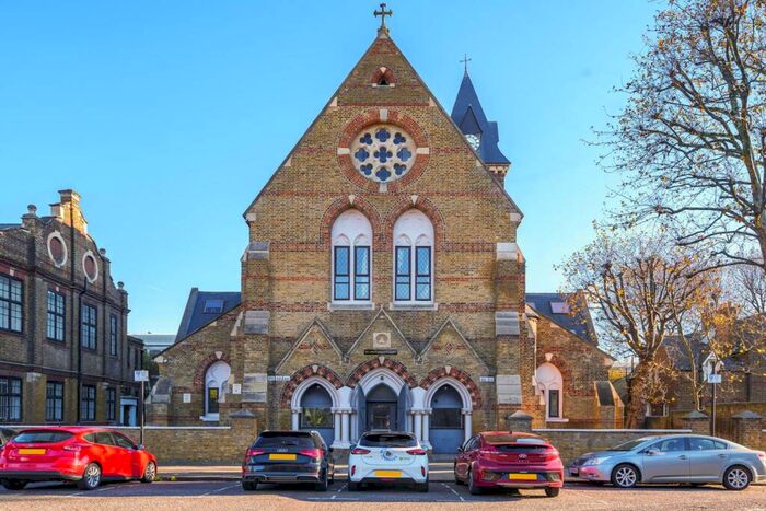 2 Bedroom Flat To Rent In St Michaels Court, Poplar, London, E14