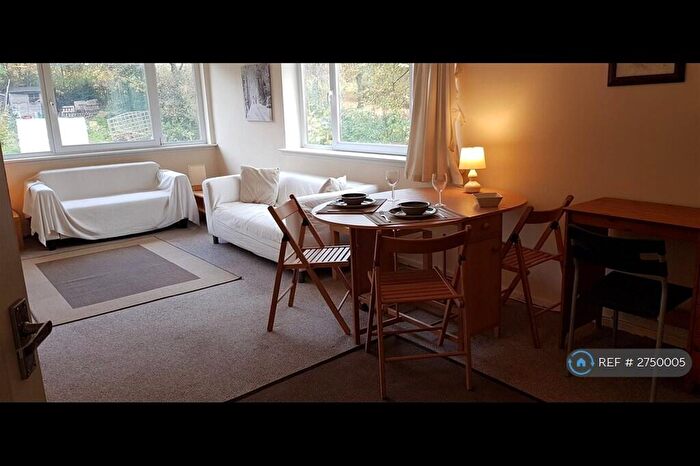 2 Bedroom Flat To Rent In Malcolm Close, Nottingham, NG3