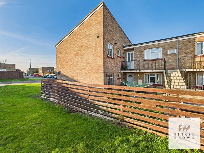 2 Bedroom Flat For Sale In Crawley Close, Corringham, Essex, SS17