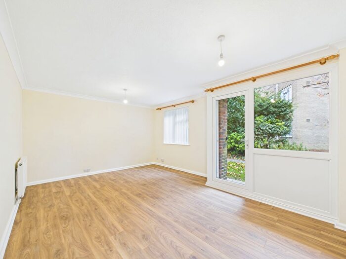 2 Bedroom Flat To Rent In Jupps Lane, Goring, BN12