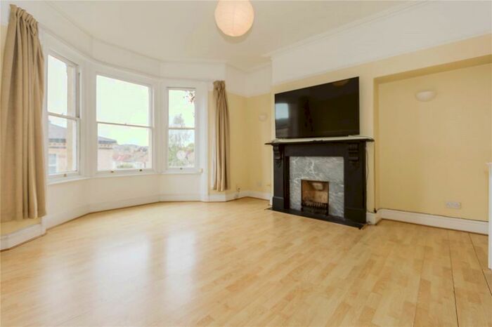 3 Bedroom Maisonette To Rent In Ravenswood Road, Redland, Bristol, BS6