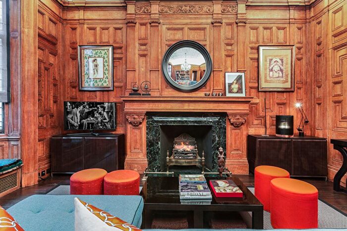 3 Bedroom Flat To Rent In Cadogan Square, London, SW1X