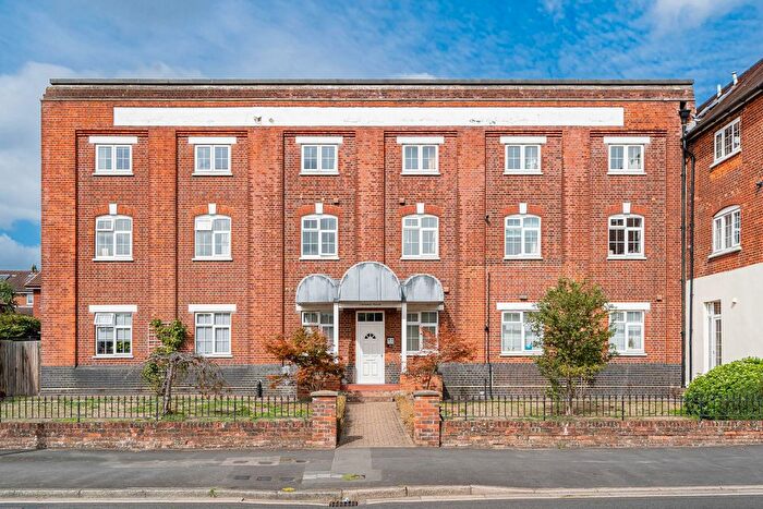 2 Bedroom Flat For Sale In Meadrow, Godalming, Surrey, GU7