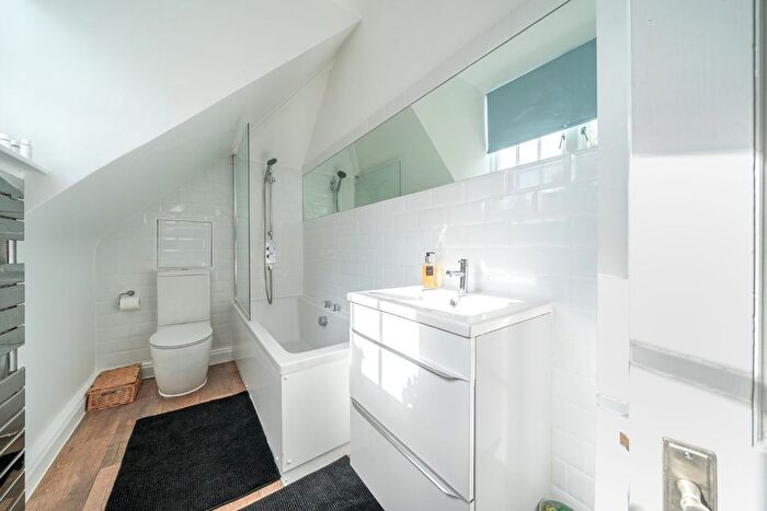 2 Bedroom Flat For Sale In Catisfield Lane, Fareham, Hampshire, PO15