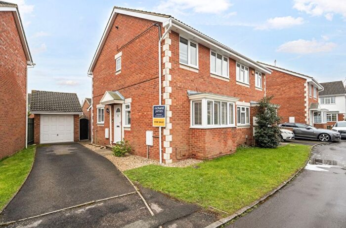 3 Bedroom Semi Detached House For Sale In Baron Close, Swindon, SN3