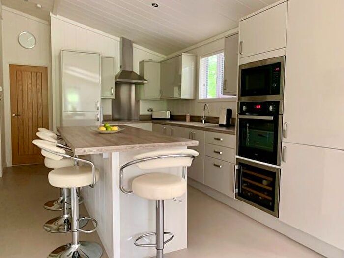 2 Bedroom Chalet For Sale In Westfield Lane, Hastings, TN35