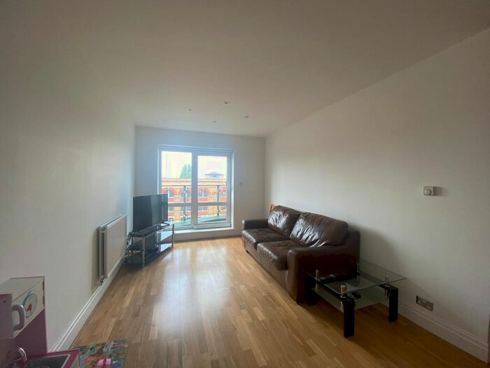 2 Bedroom Flat To Rent In Warren House, Beckford Close, London, W14
