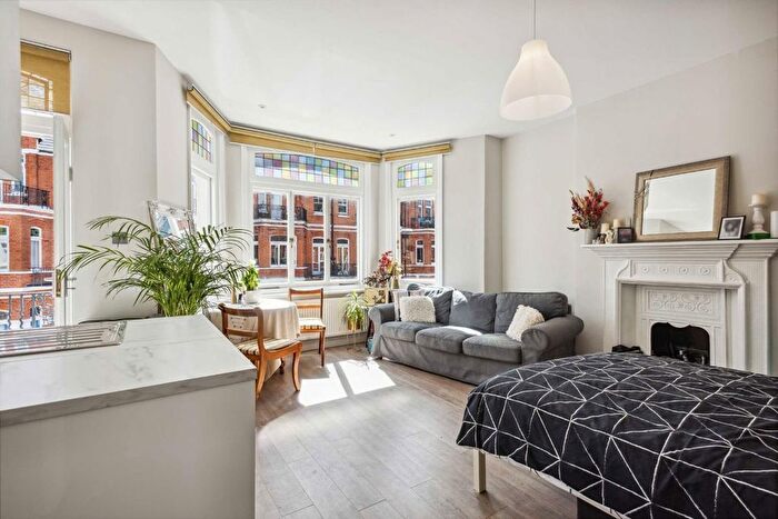 Studio To Rent In Castletown Road, London, W14