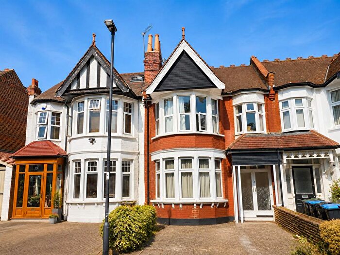 1 Bedroom Flat For Sale In Lodge Drive, Palmers Green, N13