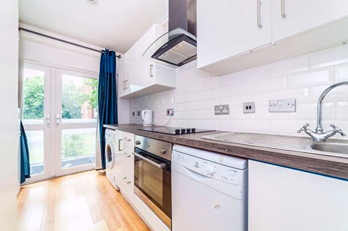 4 Bedroom Flat To Rent In Arnewood Close, Roehampton, London, SW15